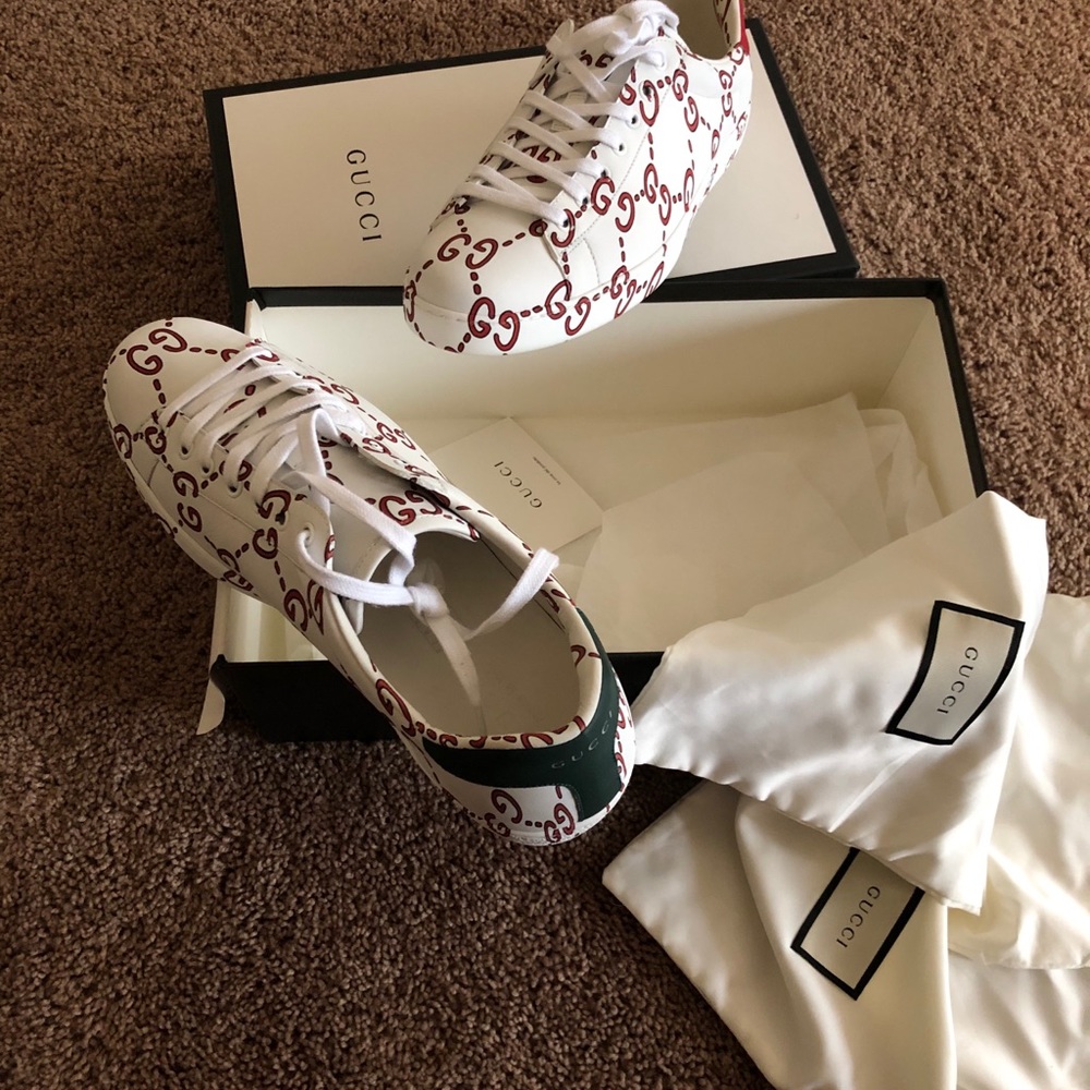 Men’s size 11 GUCCI G authentic red and white